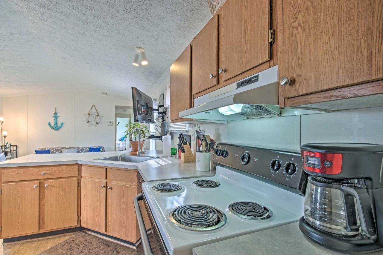 Bright Pensacola Home With Backyard - Pets Welcome! Luaran gambar