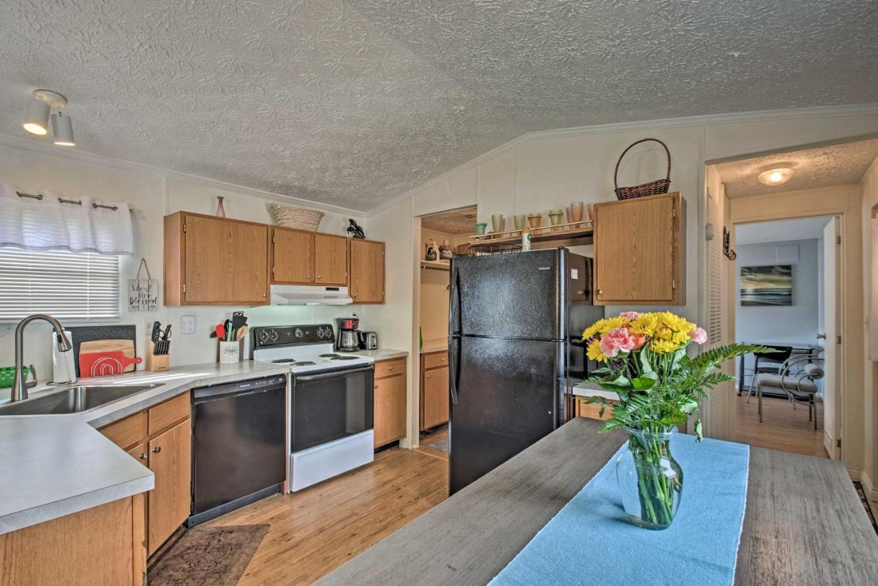 Bright Pensacola Home With Backyard - Pets Welcome! Luaran gambar