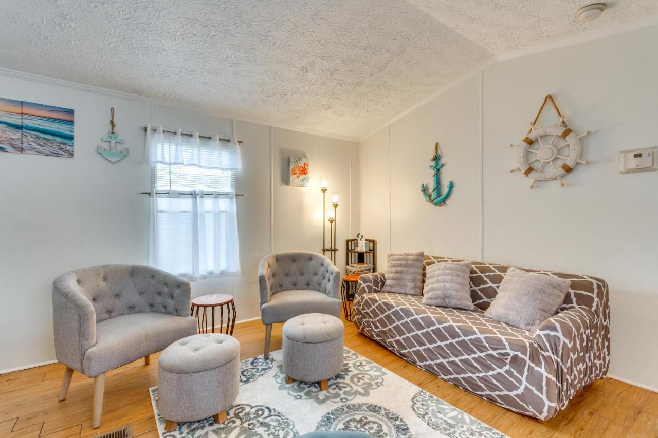 Bright Pensacola Home With Backyard - Pets Welcome! Luaran gambar