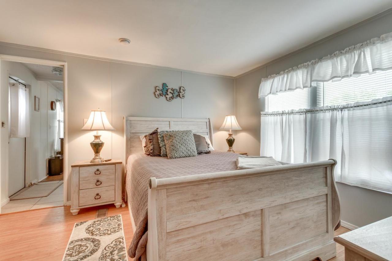 Bright Pensacola Home With Backyard - Pets Welcome! Luaran gambar